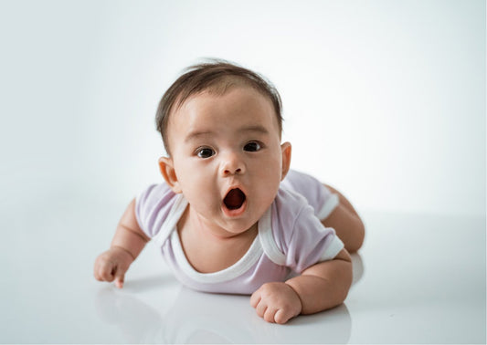 Aktiviteter og lege - 3 måneders baby - LittleUnBox