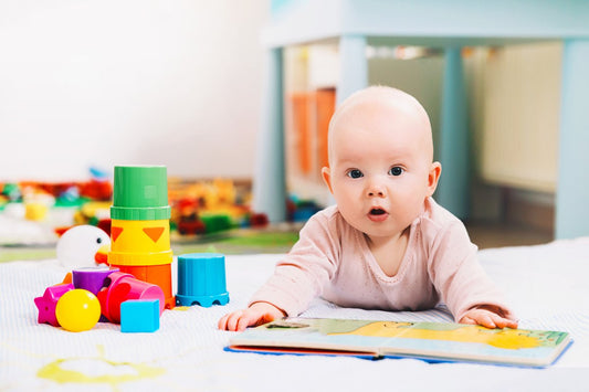 Aktiviteter og lege - 6 måneders baby - LittleUnBox