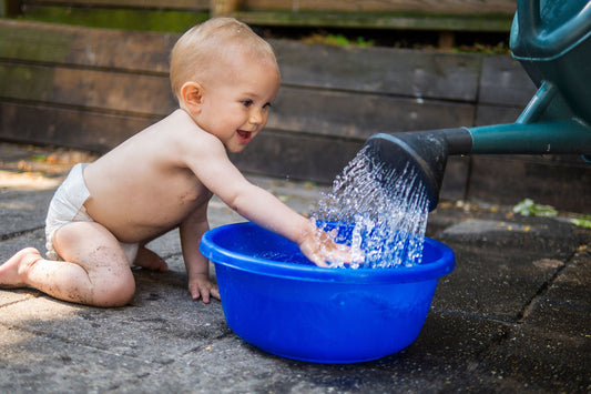 Sommer, sol og vandpjaskeri for små vandhunde! ☀️💦
