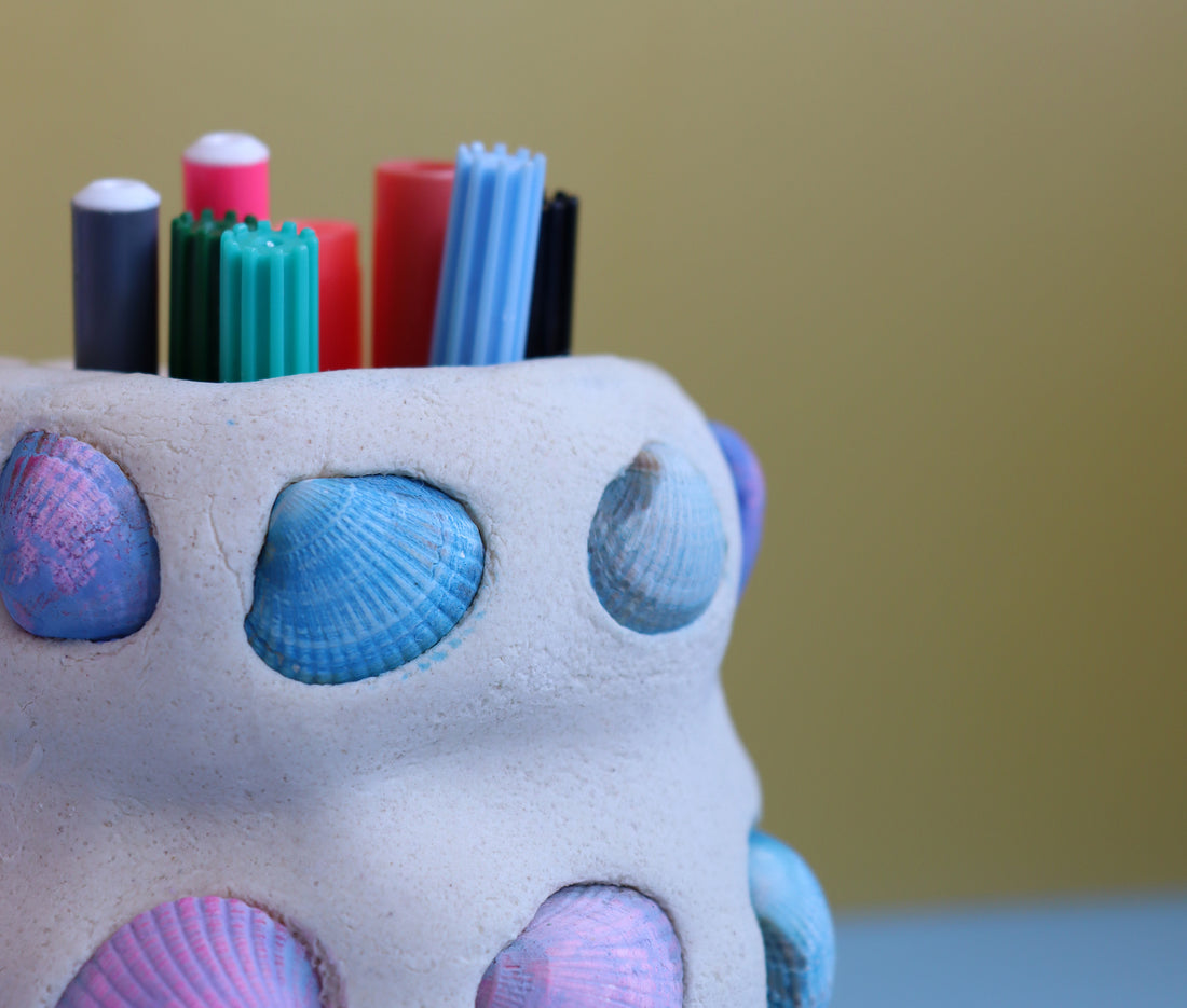 Trylledejsglas med farvede muslingeskaller